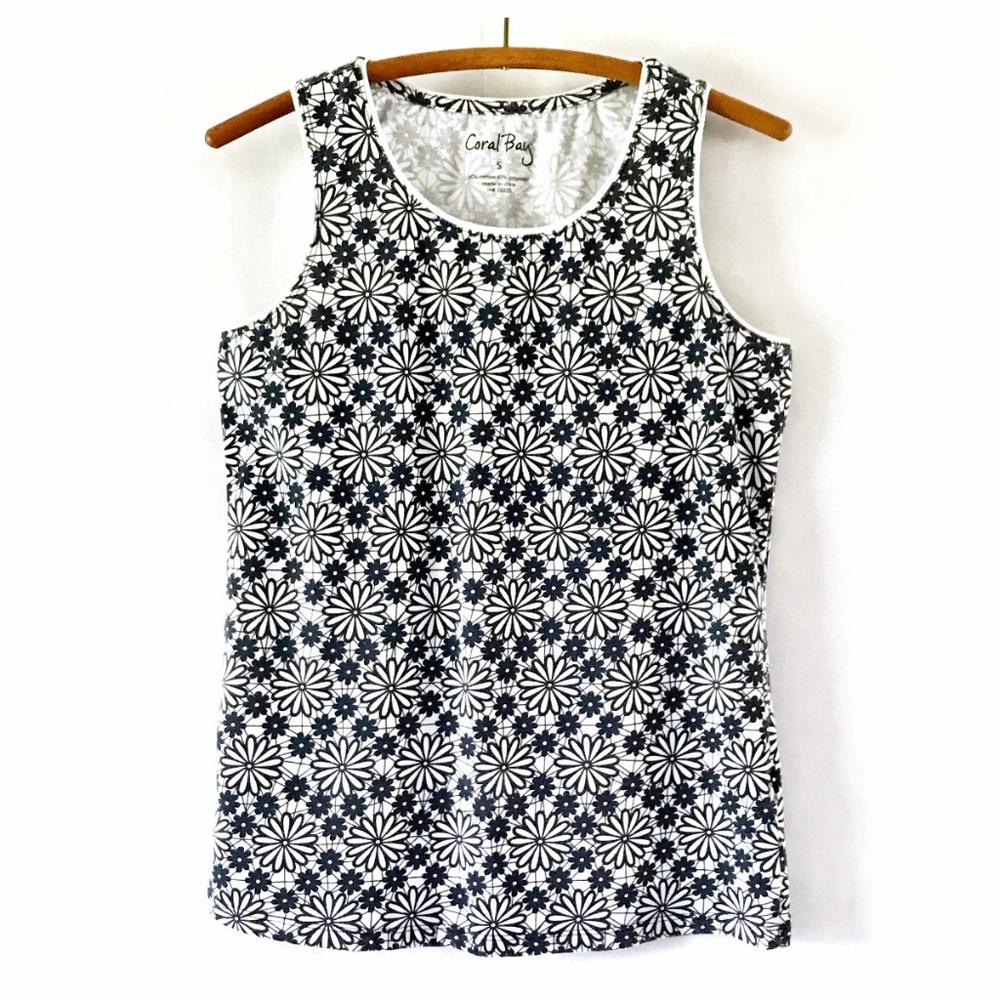 3/$15 Coral Bay Navy White Daisy Print Tank Top